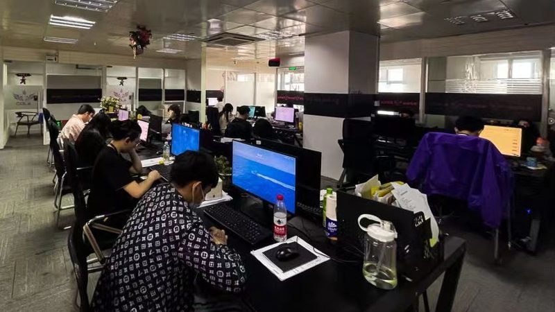 选择纪录片制作团队时，首先要关注其资质。一个合法合规的团队，通常具备以下证件：